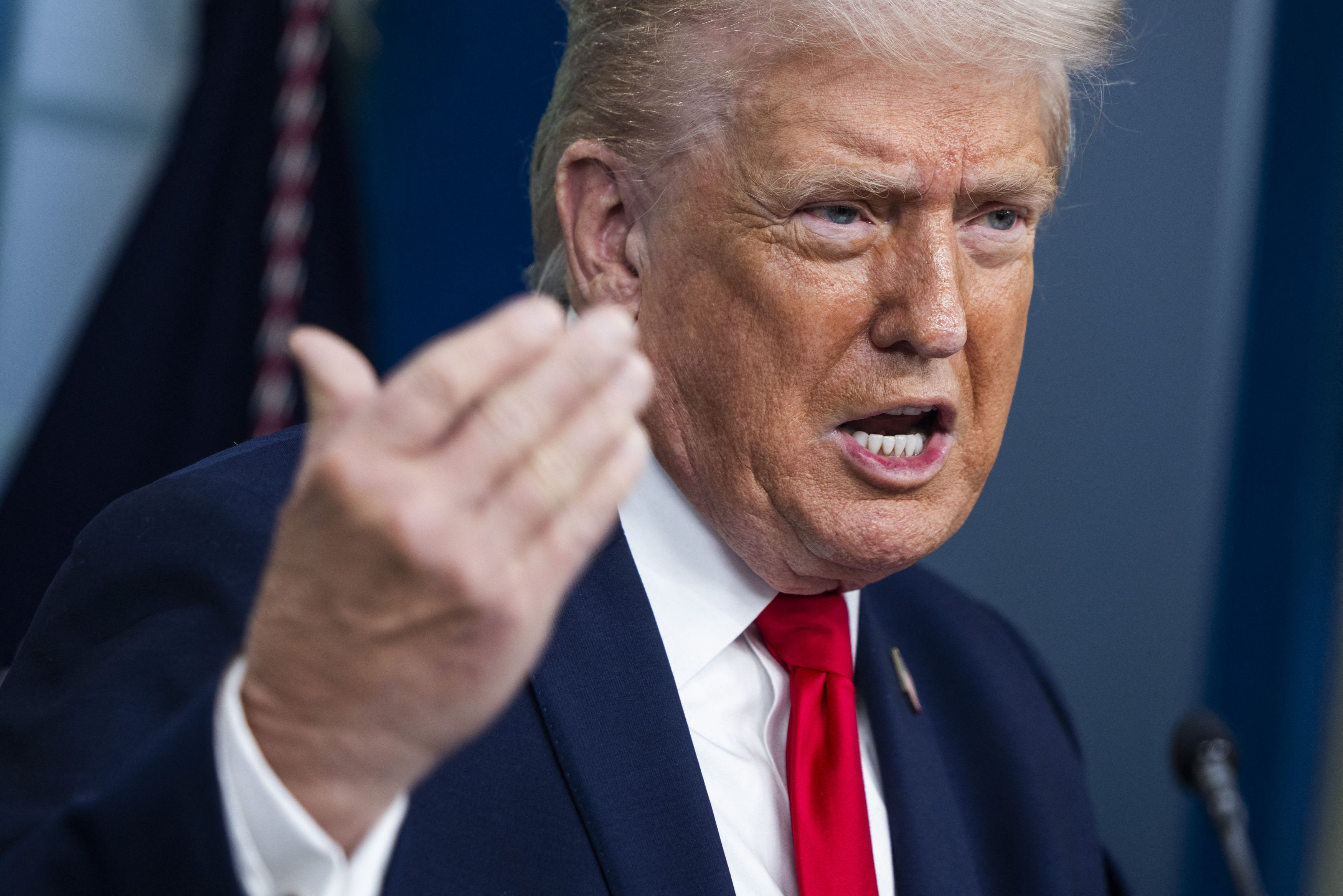 Trump vorbeşte despre un mare acord petrolier cu China şi ameninţă Canada cu tarife dure