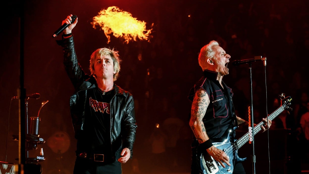 INGLEWOOD, CALIFORNIA - JANUARY 17: (L-R) Billie Joe Armstrong and Mike Dirnt of Green Day perform onstage at the 2026 iHeartRadio ALTer EGO presented by Capital One at The Kia Forum on January 17, 2026 in Inglewood, California.