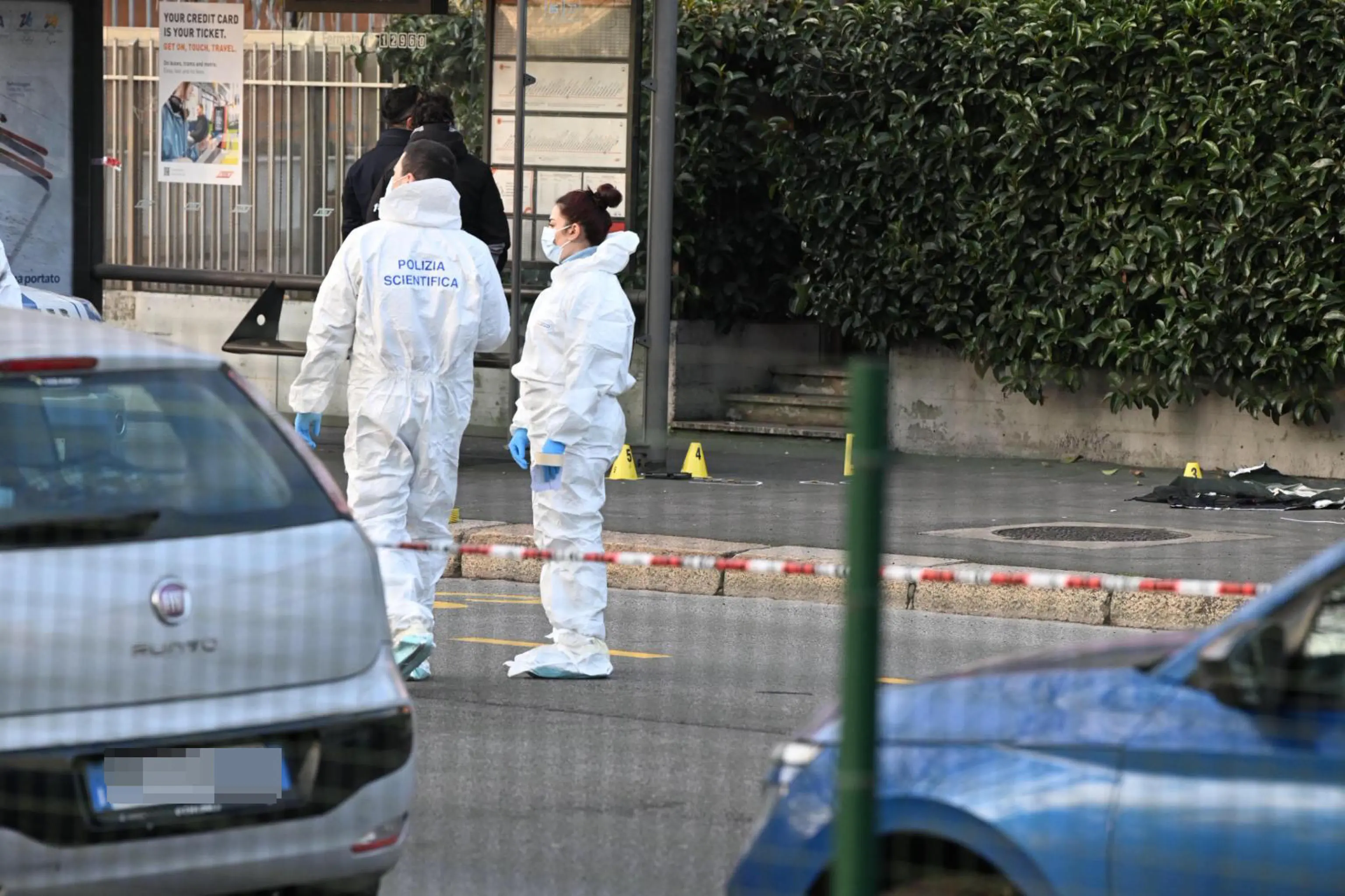 La Polizia a Rogoredo, dove è avvenuta la sparatoria