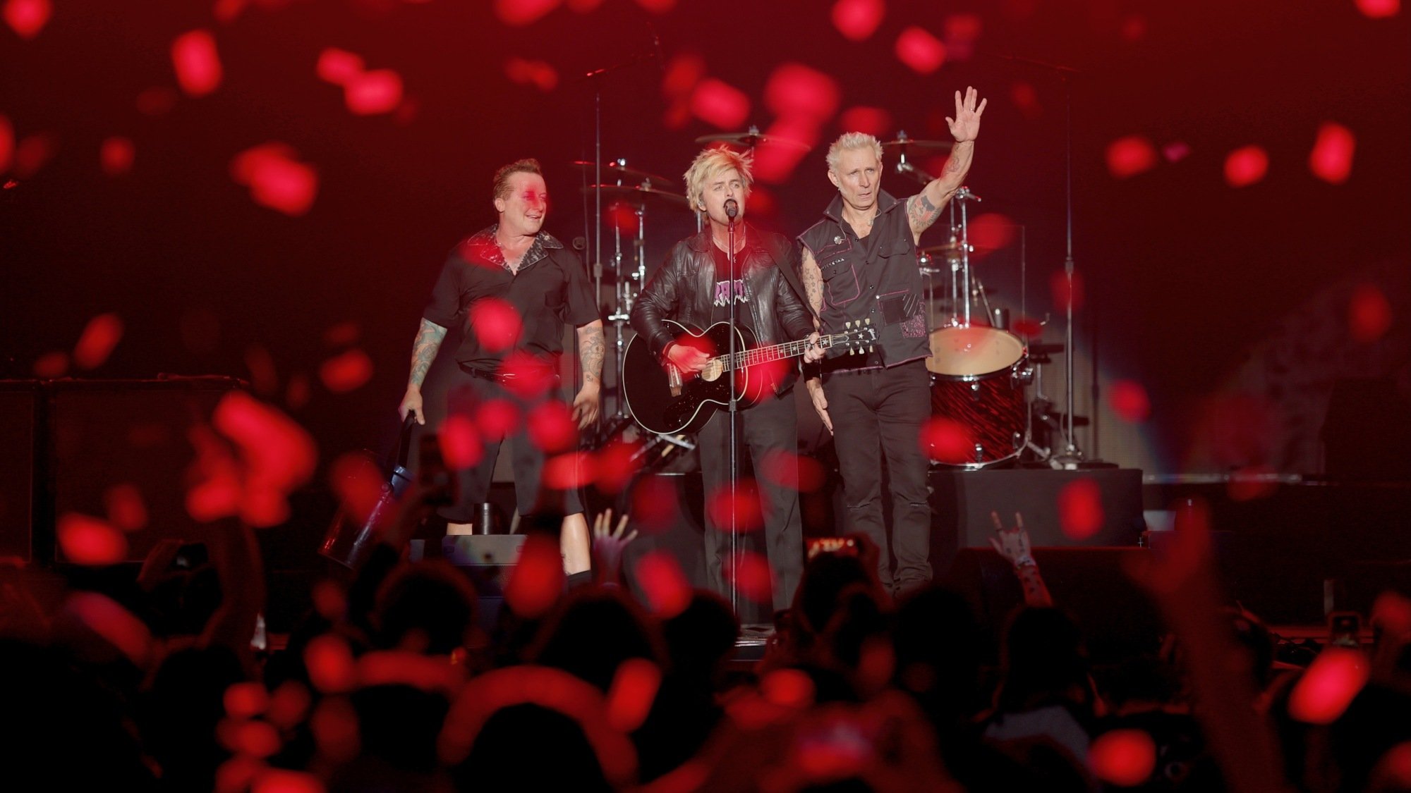 INGLEWOOD, CALIFORNIA - JANUARY 17:  Tré Cool, Billie Joe Armstrong, and Mike Dirnt of Green Day perform onstage at the 2026 iHeartRadio ALTer EGO presented by Capital One at The Kia Forum on January 17, 2026 in Inglewood, California.