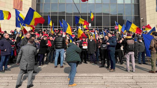 Protest AUR în fața Tribunalului București împotriva majorării taxelor