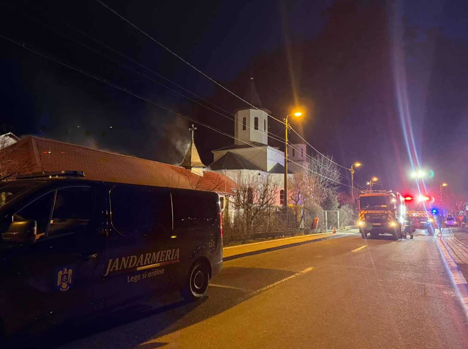 Incendiu izbucnit la o capelă aflată în curtea unei biserici din municipiul Tulcea