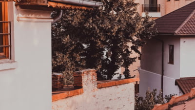 Piața imobiliară din 2026: „Chiar și investiția într-o proprietate imobiliară devine riscantă într-un context economic instabil”