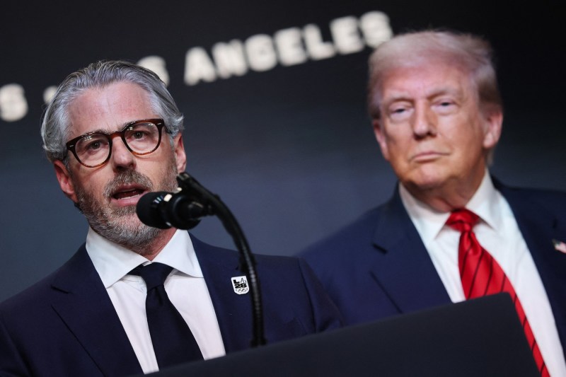 Şeful comitetului de organizare a Jocurilor Olimpice de la Los Angeles, în dosarele Epstein. Ce spune despre relația avută cu Ghislaine Maxwell