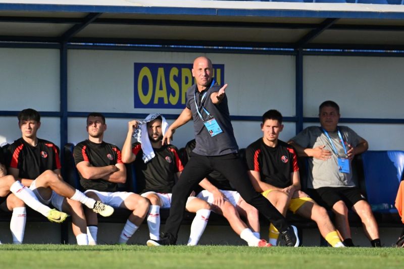 robert-ilyes-1 Robert Ilyeș, supărat după înfrângerea la limită cu FCSB: „Rar îi mai prinzi îi așa hal”