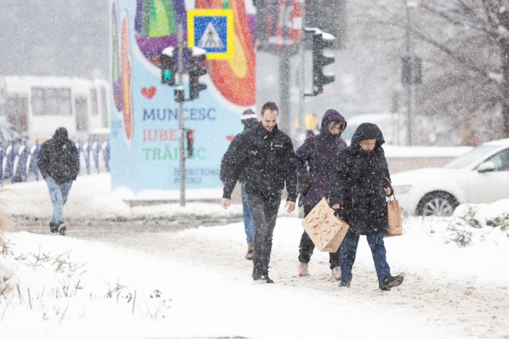 Noi alerte de vreme rea. Județele în care sunt anunțate temperaturi deosebit de scăzute, ninsori și vânt puternic în zilele următoare HARTĂ