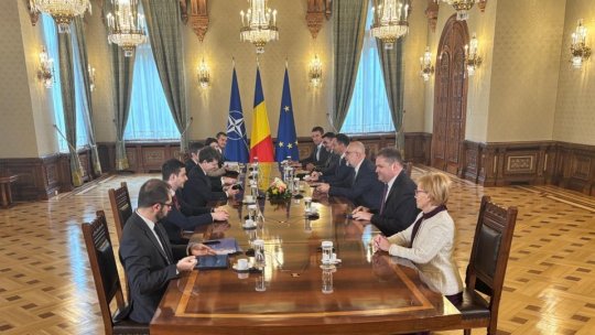 Liderii partidelor din fosta coaliţie se întâlnesc pentru a negocia detaliile unui pact politic