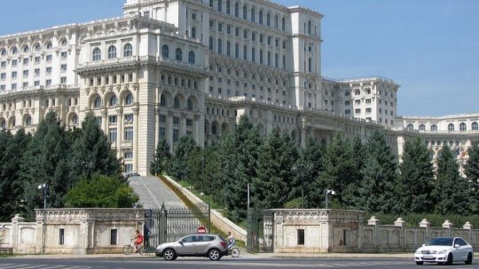Senatorii şi deputaţii au votat noua componenţă a conducerii celor două camere ale Parlamentului