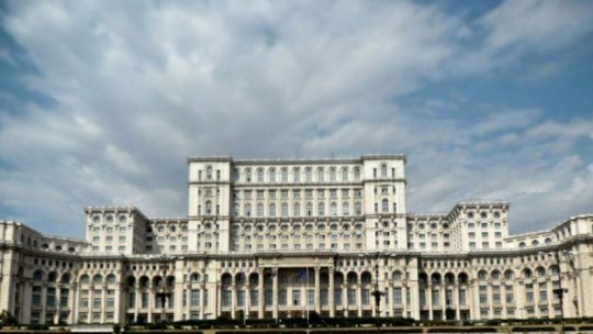Partidele parlamentare stabilesc strategii în vederea formării unui nou guvern